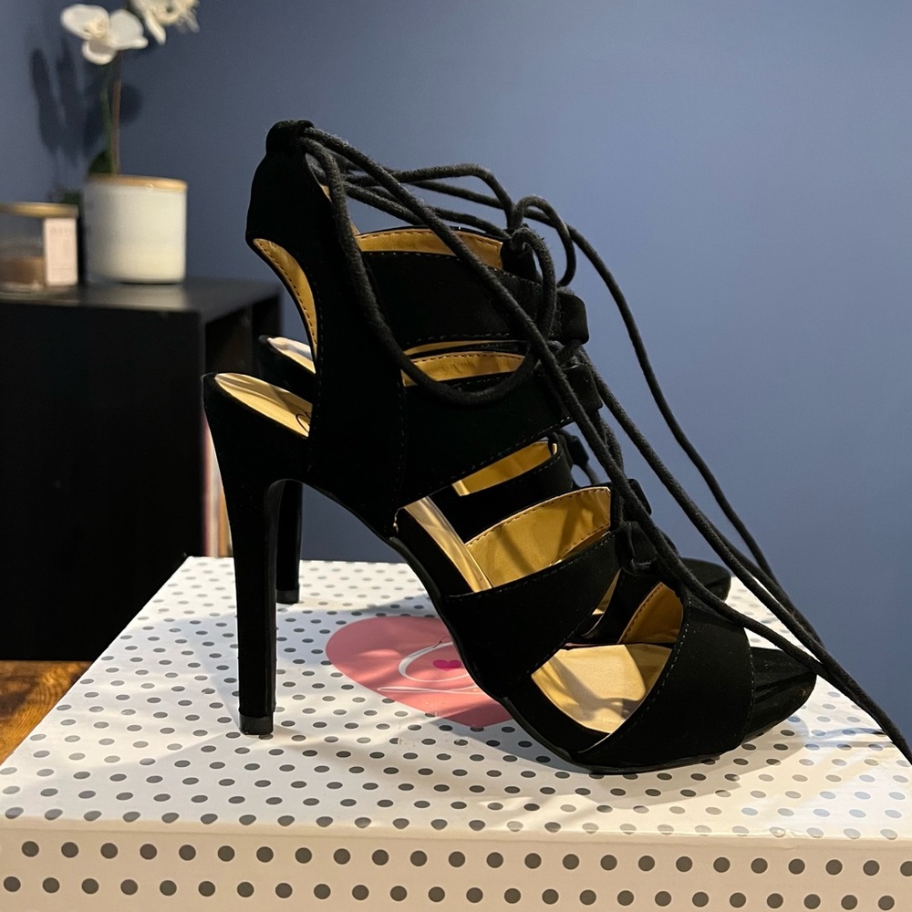 *SOLD* Delicious Heather Lace Sandal